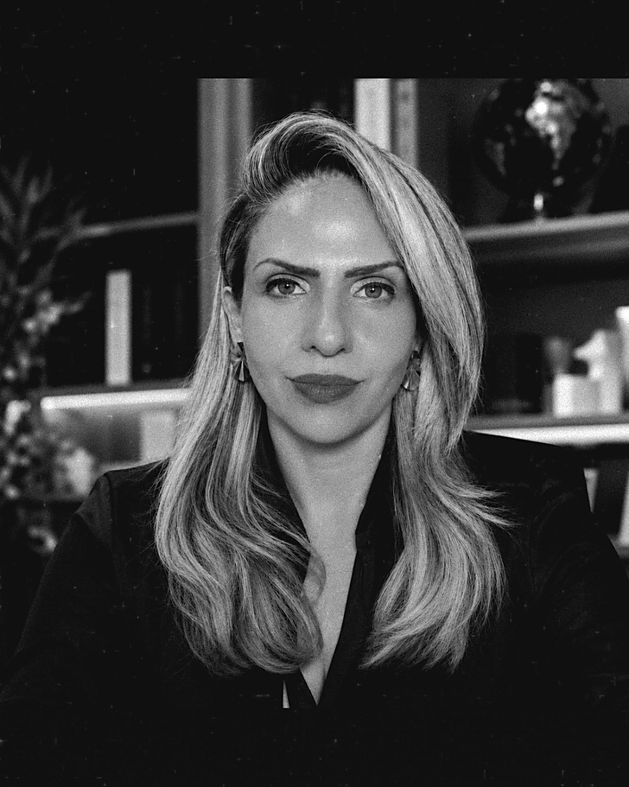 Dre Sumaia Veronez dans son cabinet, fondatrice du cabinet Sumaia Veronez Advocacia